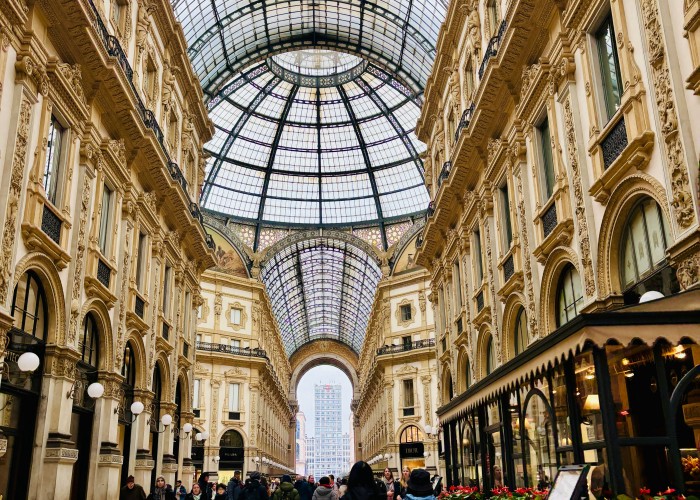 Milan Shopping Tour Guide: Luxury Streets & Hidden Gems